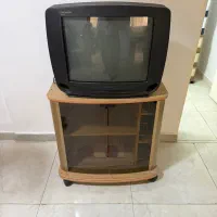 تلوزیون و میز