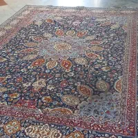 فرش سرمه ای رنگ بدون پارگی و سوختگی تمیز و سالم