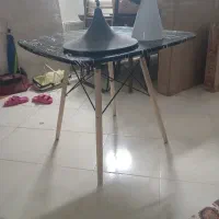 میز نهار خوری به همراه 2عدد لوستر