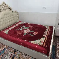تخت خواب دونفره به همراه تشک و کمد