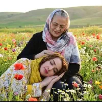 عکس شما در آغوش مامان فوت شده(طبیعی فتوشاپ میشه)