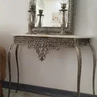 آیینه و شمعدان و کنسول برنجی