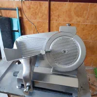 کالباس بر و میز پیشخوان