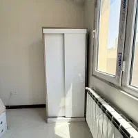 کمد لباس  چوبی سفید و رنگ چوبی در کشویی