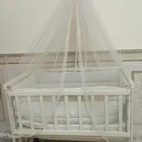 تخت کنار مادر