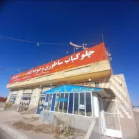 دونفر کارگر برای رستوران