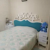 تخت دونفره همراه نیمکت جلو تخت