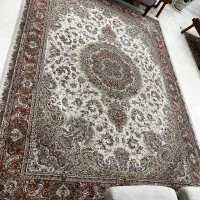 فروش  ۲ تخته فرش ۹ متری به همراه یک عدد قالیچه
