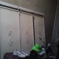 درب حیاط ماشین رو بیرون باز شو