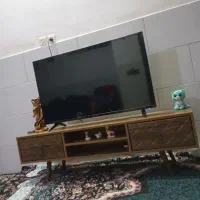 یک تلوزیون ۴۳اینج مارک بایست ۵شب روشن شده