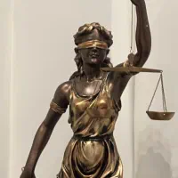 وکیل پایه یک دادگستری و مشاوره حقوقی