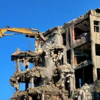 تخریب ساختمان بتنی اسکلتی خاکبرداری کلی و جزئی