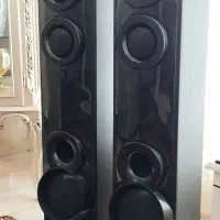 باند الی جی سینما ایستاده