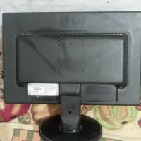 یک دستگاه مانیتور صفحه تخت ال جی