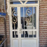 درب پنجره دست دوم مثل نو میباشد