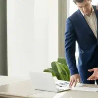 به یک همکار نیازمندیم