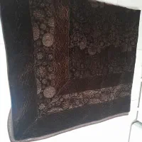 رو تختی مخمل و دو عدد روبالشی