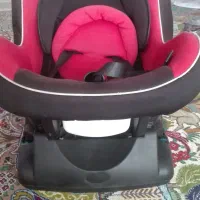 صندلی کودک داخل اتومبیل