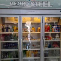 دوعدد یخچال مغازه سالم و تمیز