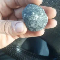 سنگ محکم زیبا مشکوک