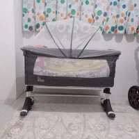 تخت کنار مادر زویه