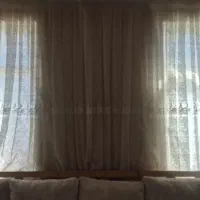 پرده شیک و جنس خوب بهمراه آویز و کنار پنجره ای ها