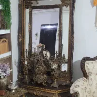 بوفه و آینه کنسول بهمراه شمعدون و ساعت