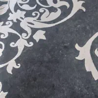 فرش موکت سفید مشکی طرح دار