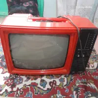 تلویزیون قدیمی سالم باز نشده و روشن میشه