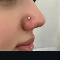 پیرسینگ میکرودرمال سوراخ کردن گوش کودک