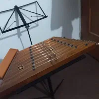 سنتور استاد عباسی، همراه با پایه