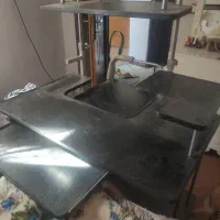 میز کامپیوتر پر مگسی