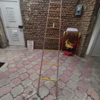 نردبان ۴ متری رنگ شده