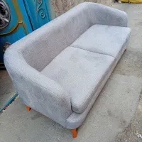رویه کوب مبل راحتی و کارگر ساده