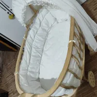 گهواره کنار مادر