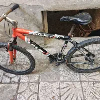 دوچرخه ویوا ۲۴و یک قفل دوچرخه