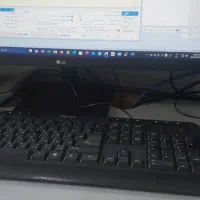 منشی خانم جهت تایپ فاکتور