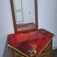 دراور و آینه و استند لوازم آرایشی