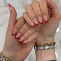 خدمات تخصصی کاشت و آموزش ناخن