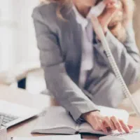 استخدام منشی خانم در دفتر جهت جوابدهی تلفن
