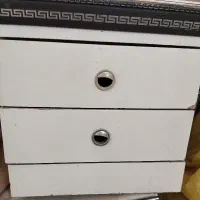 پاتختی کنار تخت