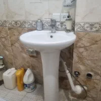 روشویی با پایه تمیز