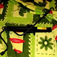 یک عددجک ماشین وآچارچرخ درحداکبند