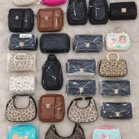 تعدادی کیف و لباس  نو زنانه مردانه بچگانه