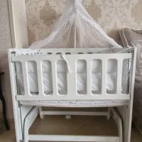 تخت گهواره ای کنار مادر