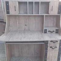 میز کامپیوتر. دراور و اینه کمد ایستاده لباس