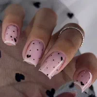 خدمات و آموزش تخصصی ناخن با ۷سال سابقه کار