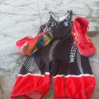فروش کفش و لباس کشتی