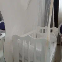 تخت کنار مادر
