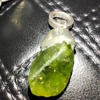 سنگ زمرد با آویز نقره